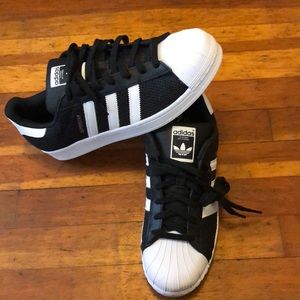 Adidas superstars